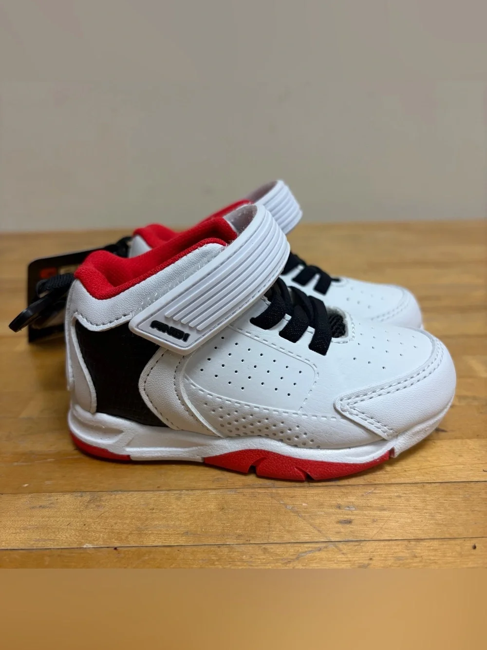 AND1 Baby Boys Athletic Strap Sneakers White Black Red Size 5 NWT
